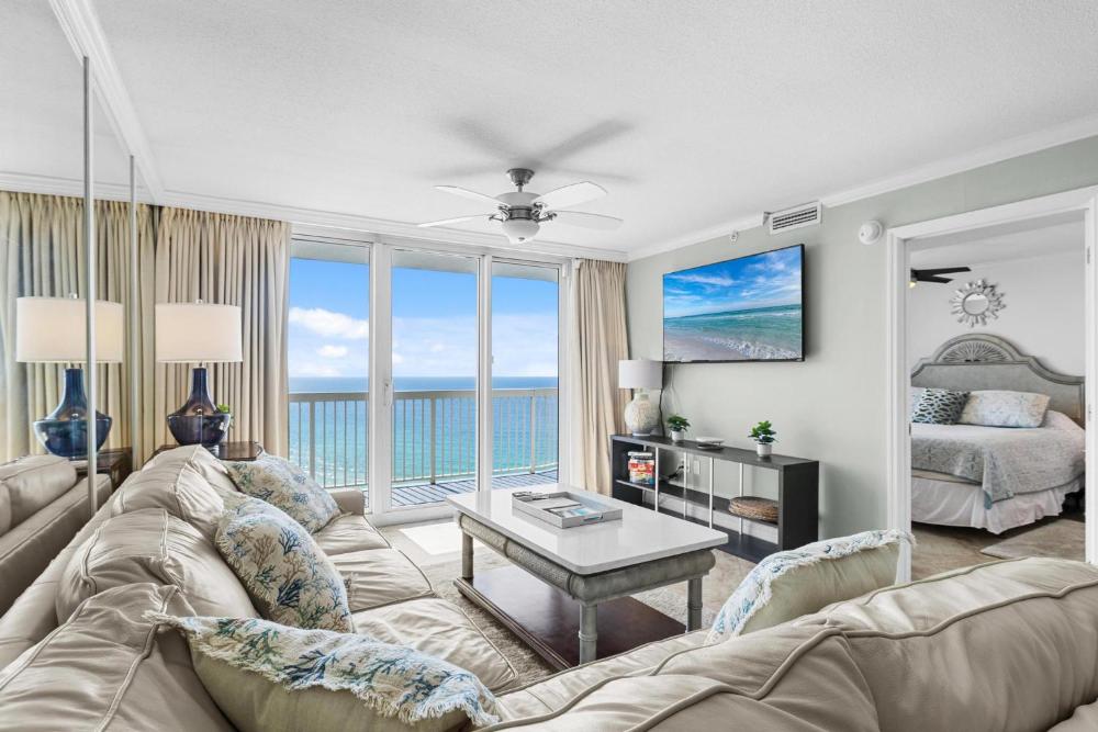 Pelican Beach Resort by Colasan